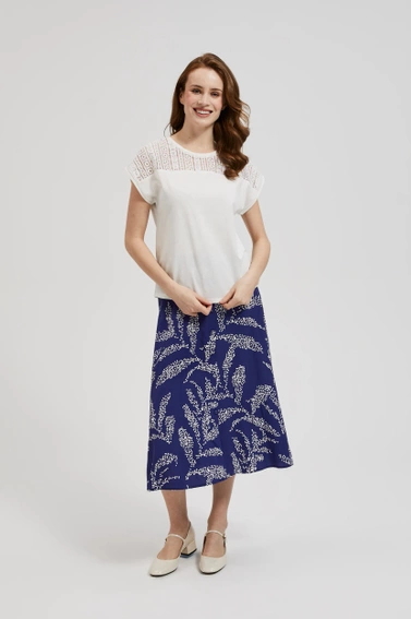 Bluzka z koronką na dekolcie biała