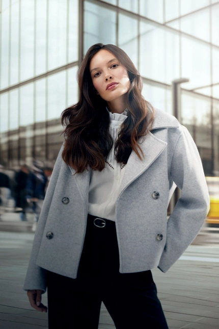 Dwurzędowy krótki płaszcz szary