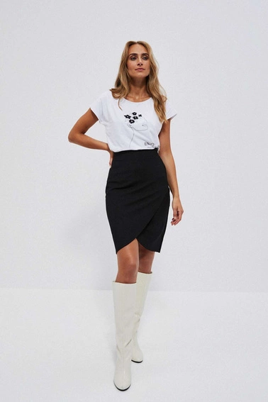 Ołówkowa spódnica z rozcięciem ozdobiona metaliczną nitką czarna