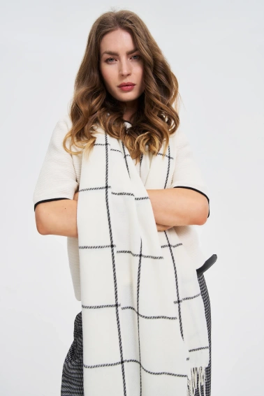 Szal w kratę biały