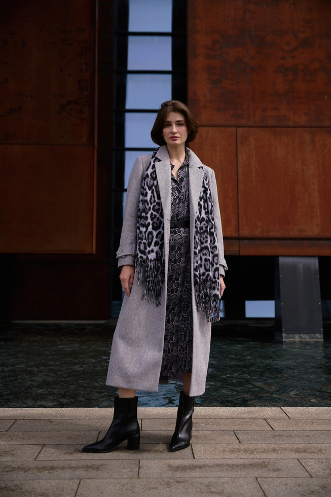 Długi płaszcz szary