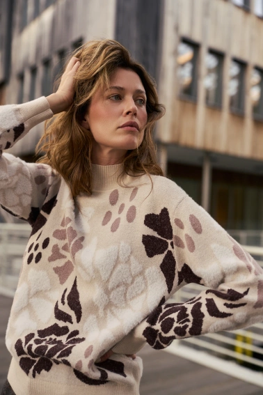 Wzorzysty sweter beżowy