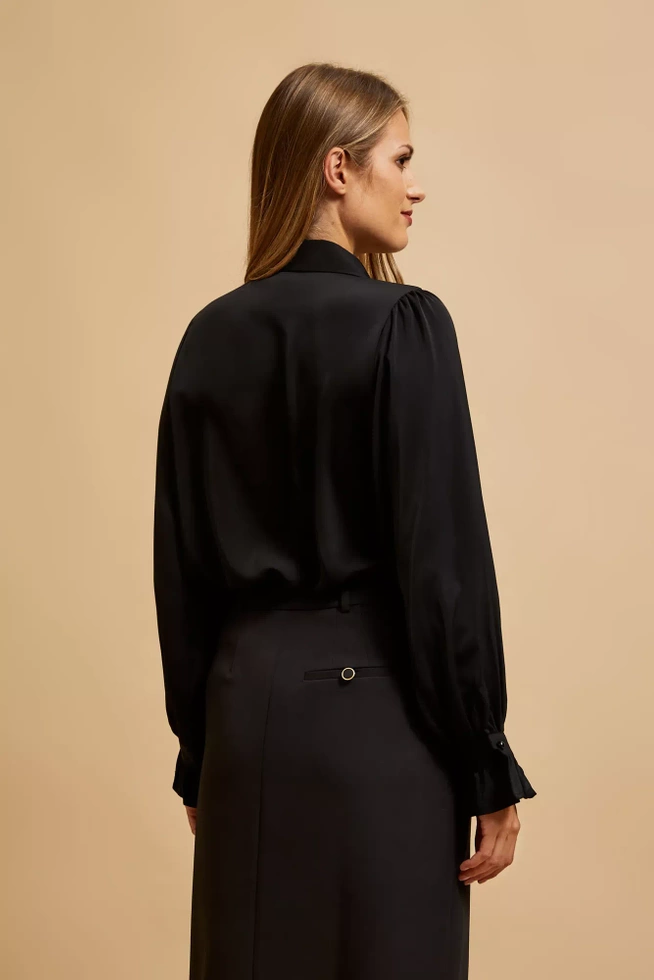 Koszula z ozdobnym kołnierzykiem czarna