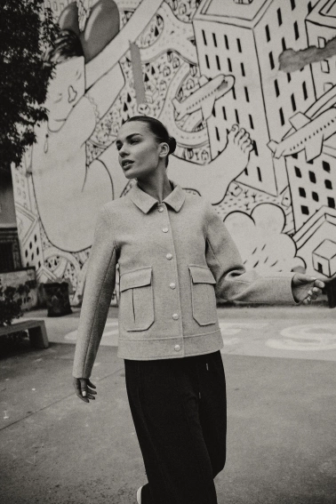 Krótka kurtka szara