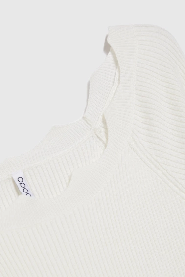 Dopasowany sweter biały 