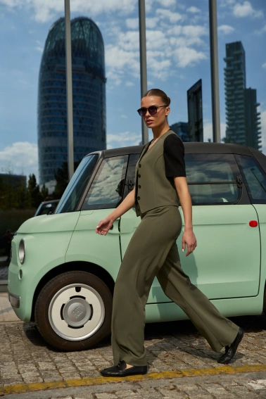 Gładkie spodnie oliwkowe