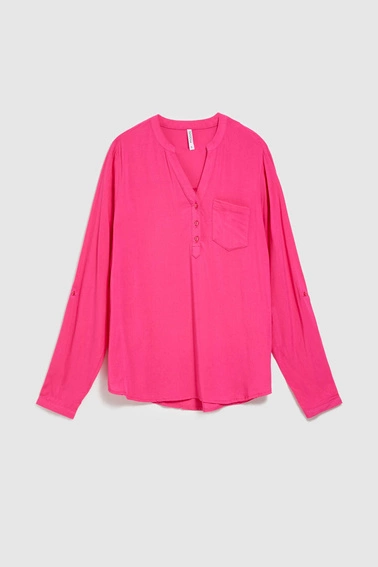 Koszula z dekoltem w serek i kieszonką