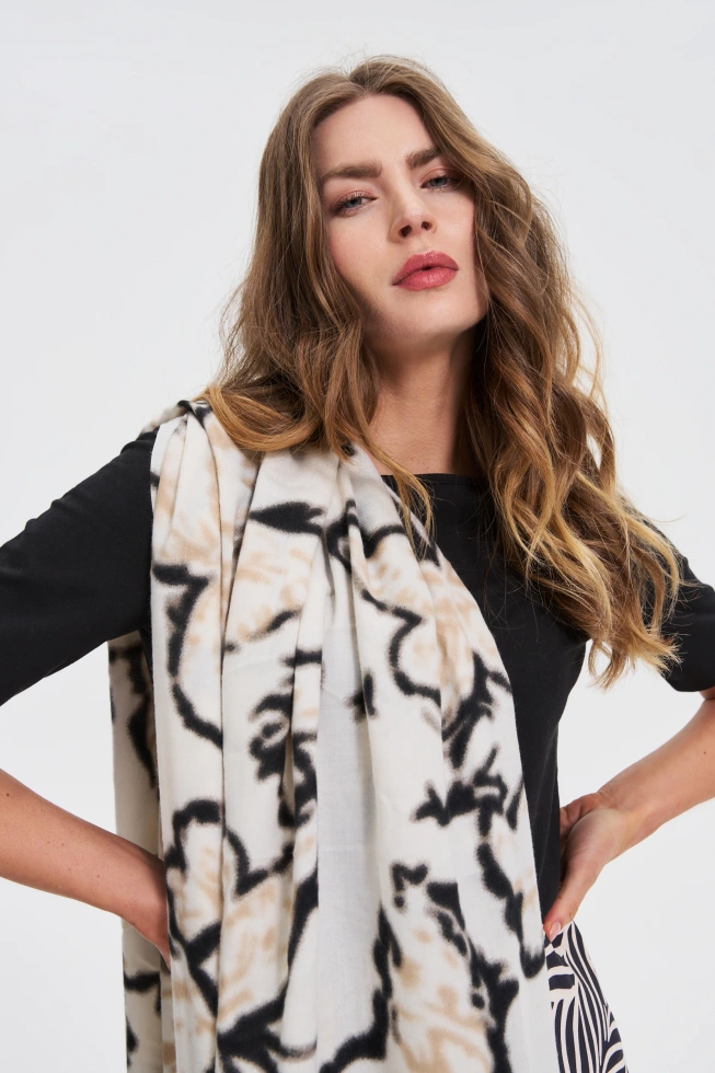 Wzorzysty szalik beżowy