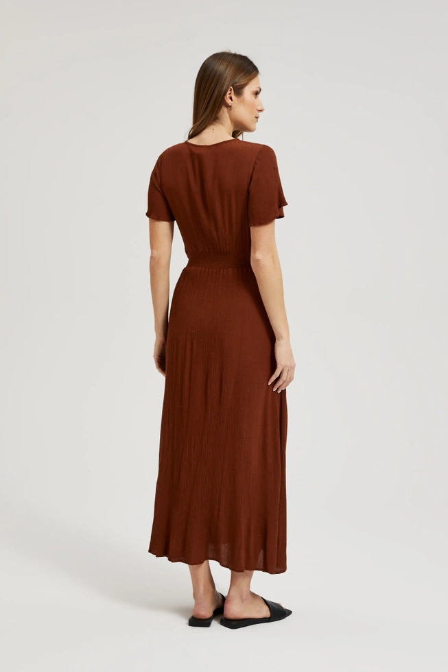 Wiskozowa sukienka z gumą w pasie brązowa