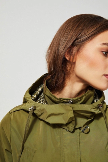 Kurtka wiatrówka z kapturem