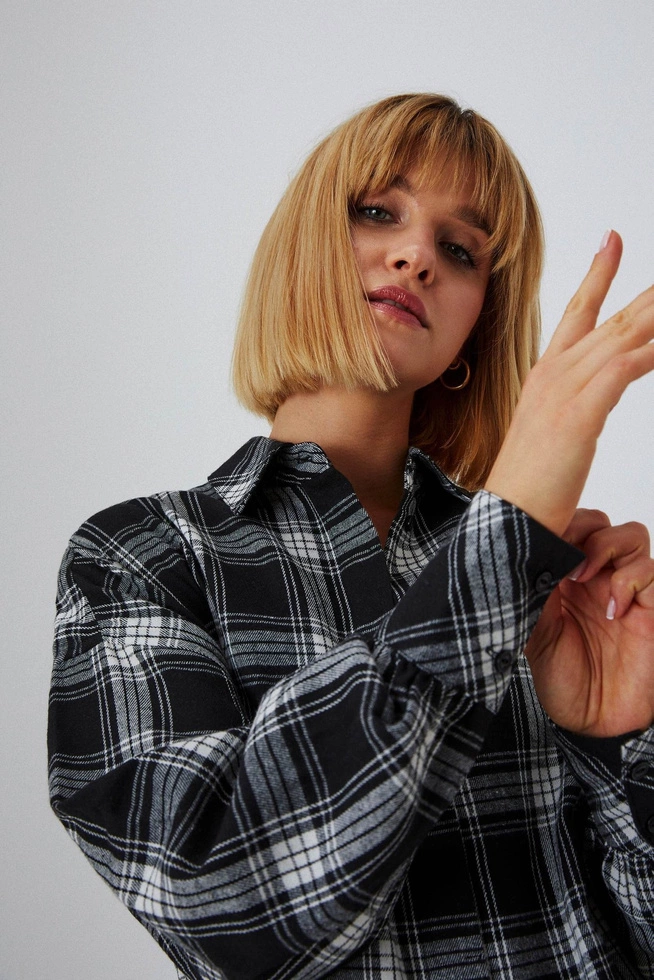 Koszulowa sukienka z wiązaniem