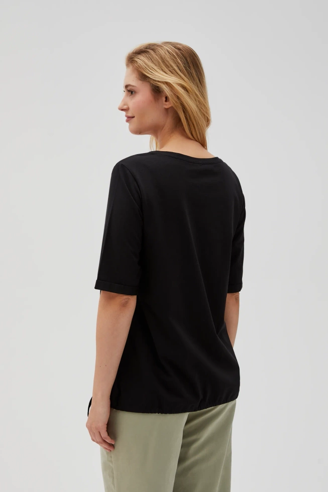 T-shirt z ozdobną aplikacją czarny