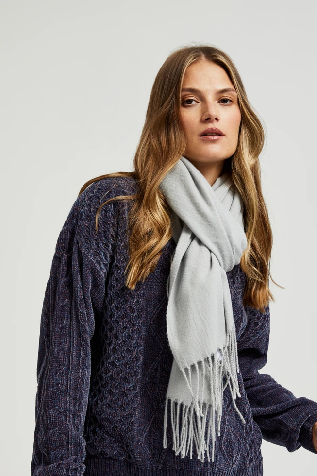 Gładki szalik z frędzlami szary