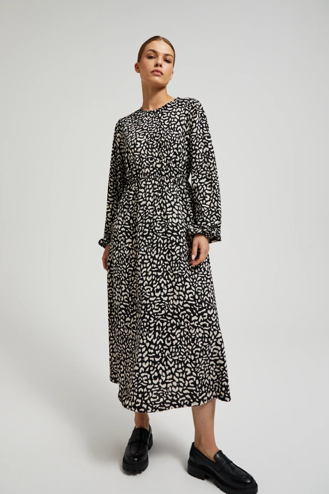 Sukienka midi z rozkloszowanym dołem czarna