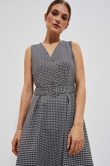 Rozkloszowana sukienka w stylu retro