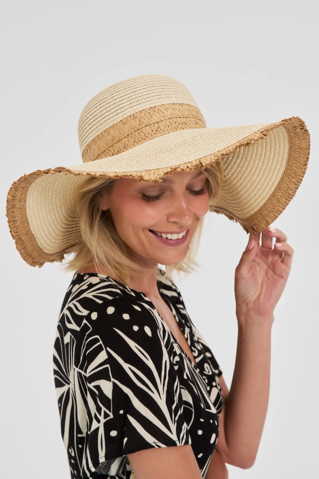 Plażowy kapelusz beżowy
