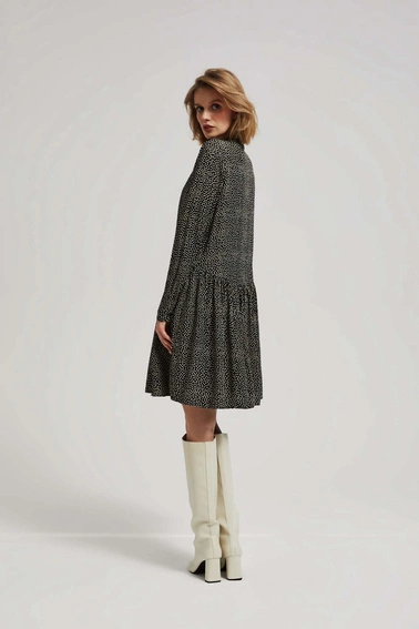 Koszulowa sukienka z rozkloszowanym dołem czarna