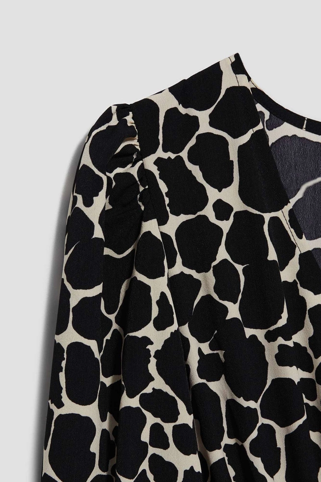 Sukienka mini z rozkloszowanym dołem