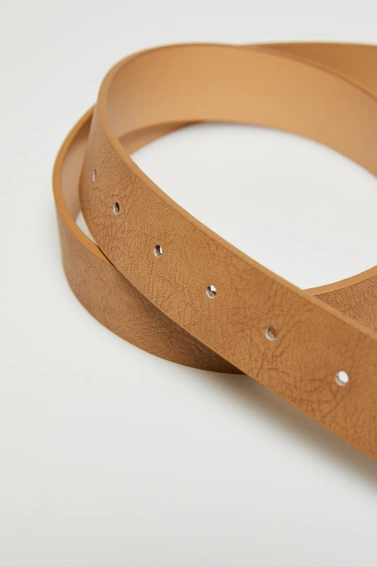 Pasek ze złotą klamrą beżowy 