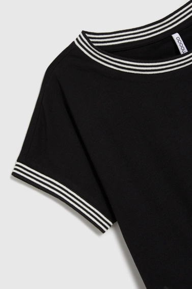 Bawełniana czarna bluzka z krótkimi rękawami