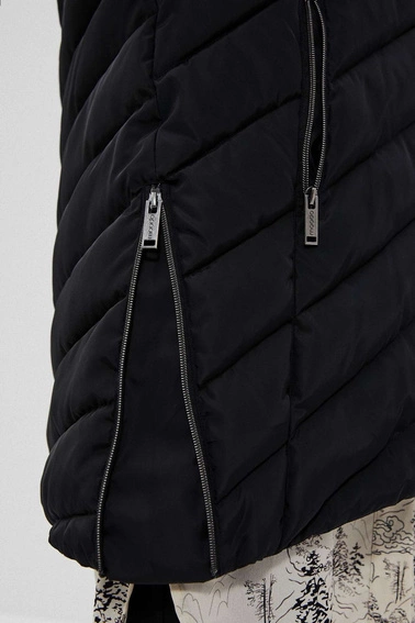 Kurtka z ocieplanym kapturem