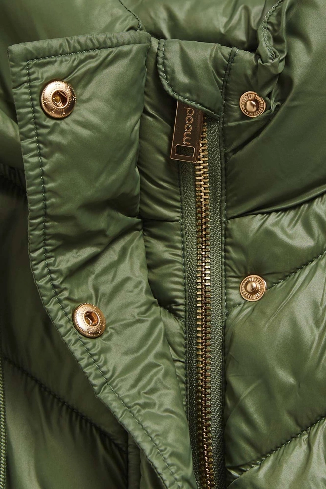 Pikowana kamizelka z kapturem oliwkowa