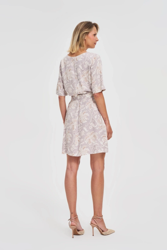 Wiskozowa sukienka z paskiem różowa