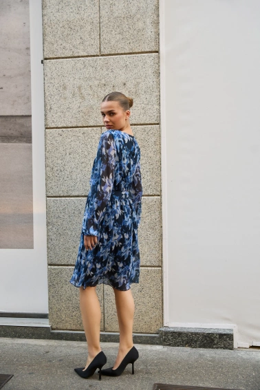 Plisowana sukienka granatowa