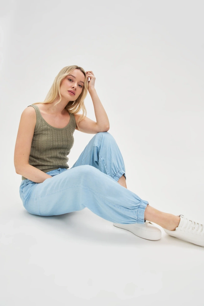 Ażurowy top oliwkowy