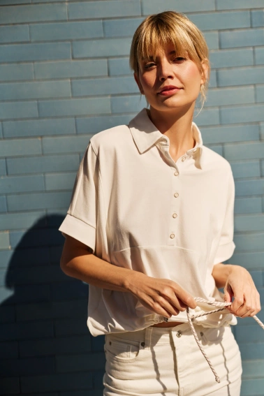 Bluza z kołnierzykiem i krótkimi rękawami beżowa