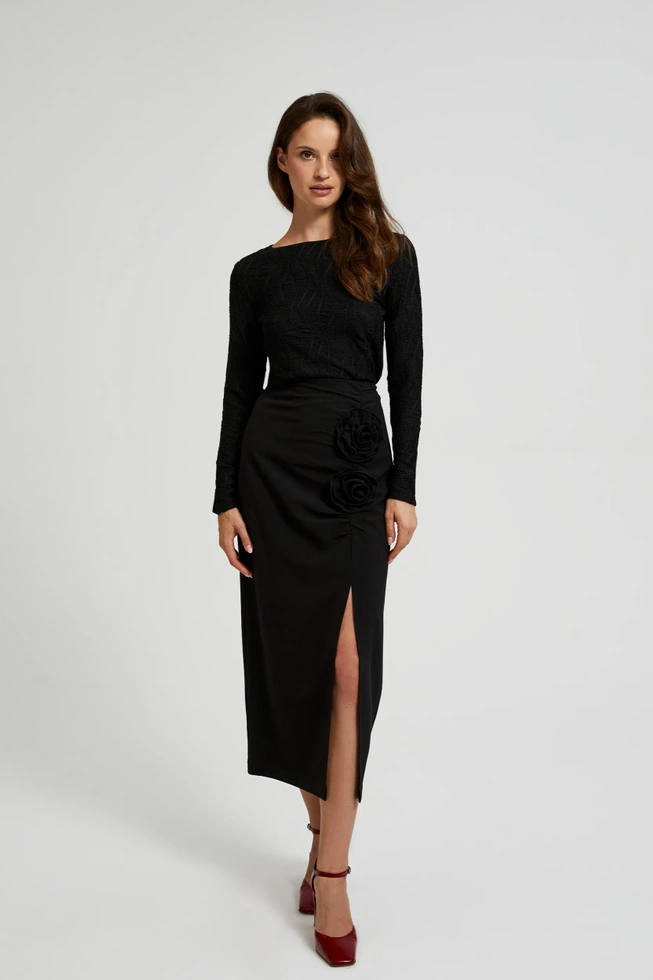 Dopasowana bluzka z dekoltem w łódkę czarna