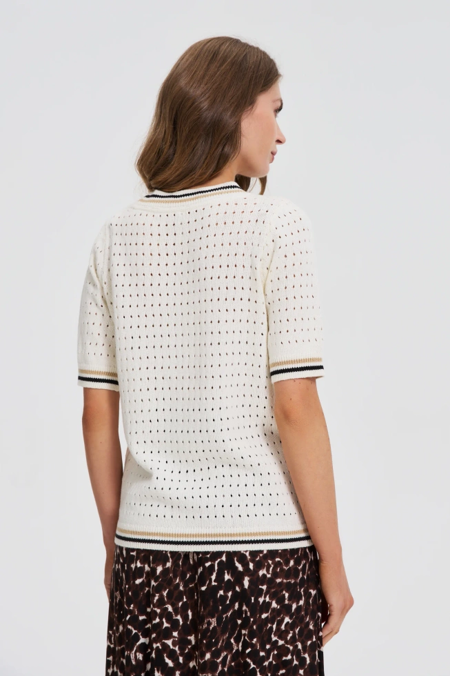 Ażurowy sweter ecru