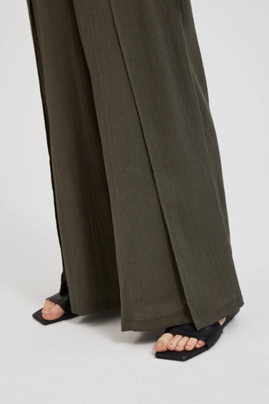 Spodnie z szerokimi nogawkami i gumą w talii oliwkowe