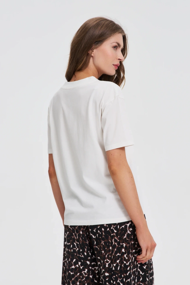 T-shirt z dekoltem w serek biały