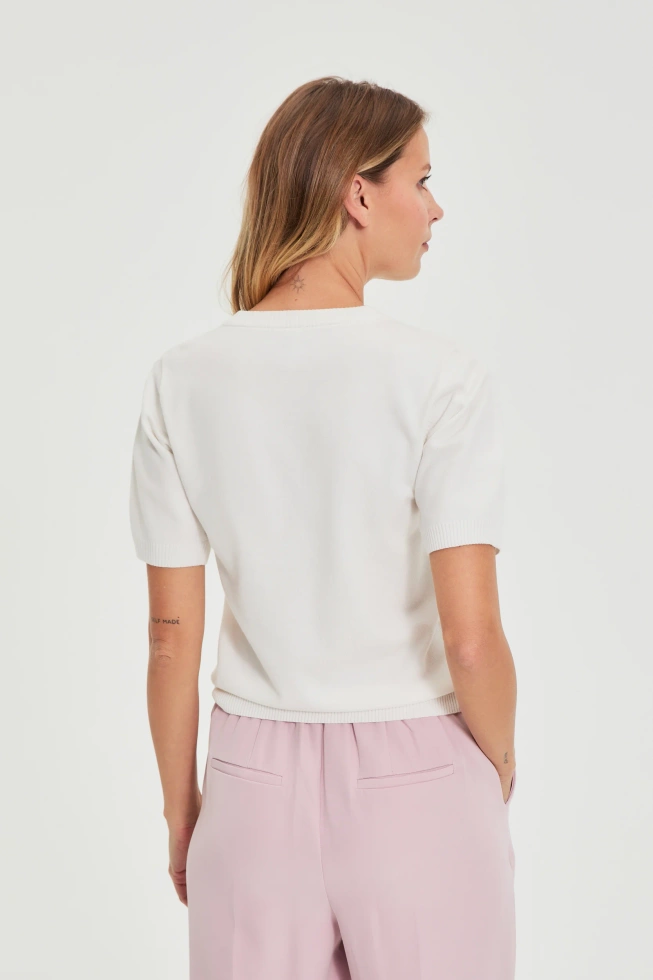 Sweter z krótkimi rękawami i dekoltem w serek biały