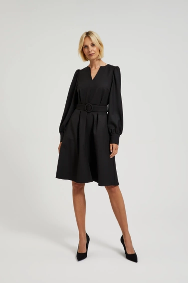 Sukienka z rozkloszowanym dołem i bufiastymi rękawami czarna