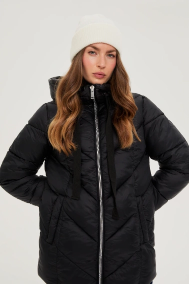 Pikowana kurtka z kapturem czarna