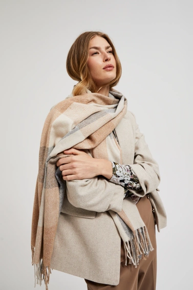 Szal w kratę z frędzlami beżowy