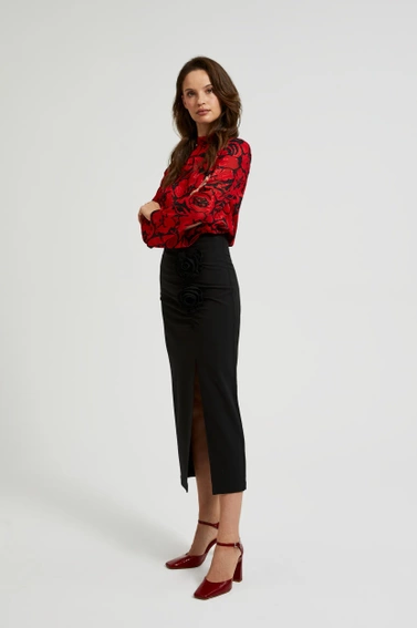 Spódnica z ozdobną różą i rozcięciem czarna