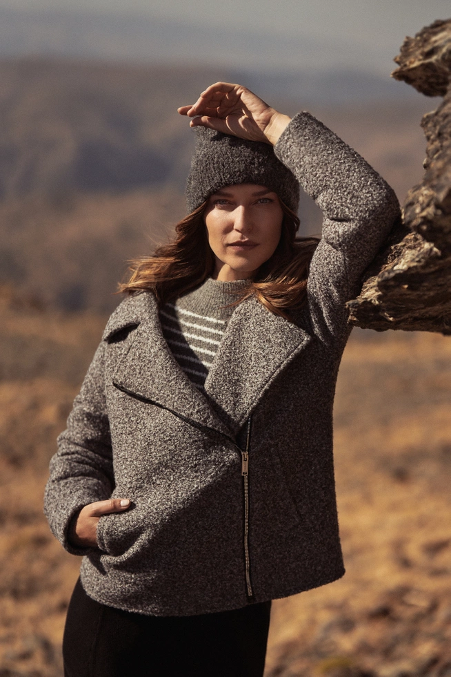 Wywijana czapka z dodatkiem wełny grafitowa