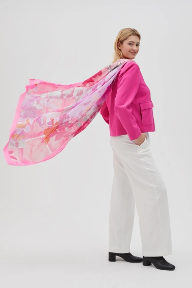 Wzorzysty szal różowy