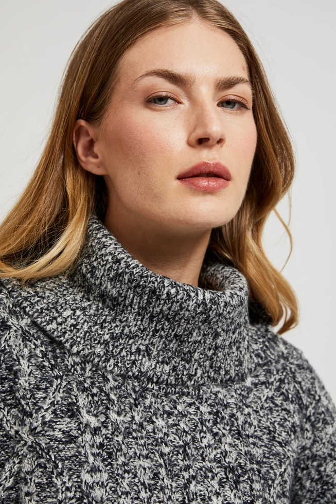 Sweter z grubym goltem czarny