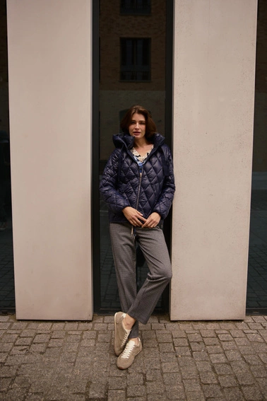 Pikowana kurtka granatowa