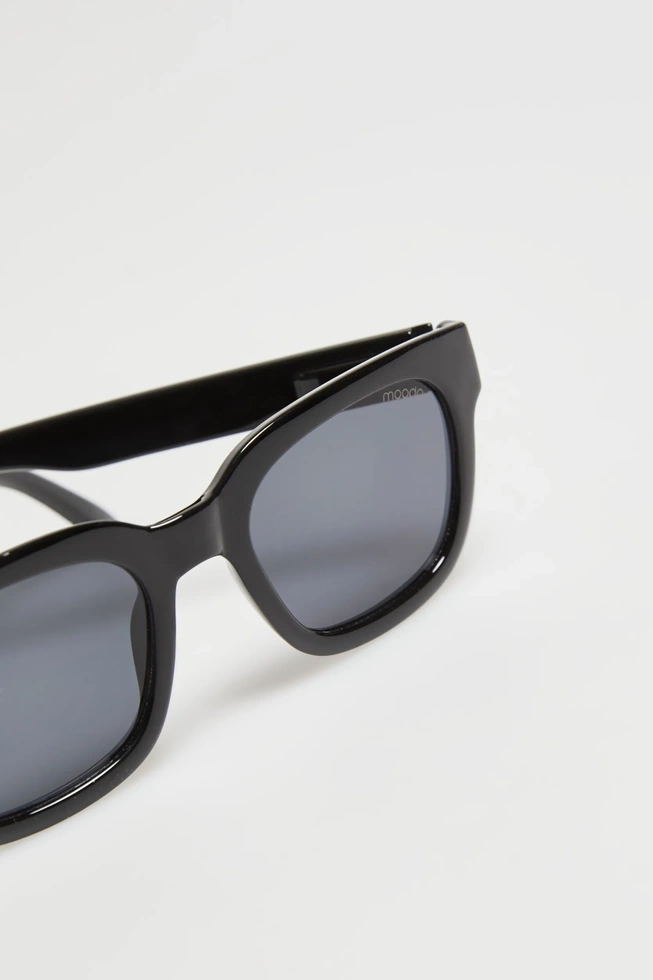 Wąskie okulary czarne