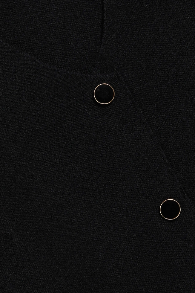 Dopasowany top z ozdobnymi guzikami czarny