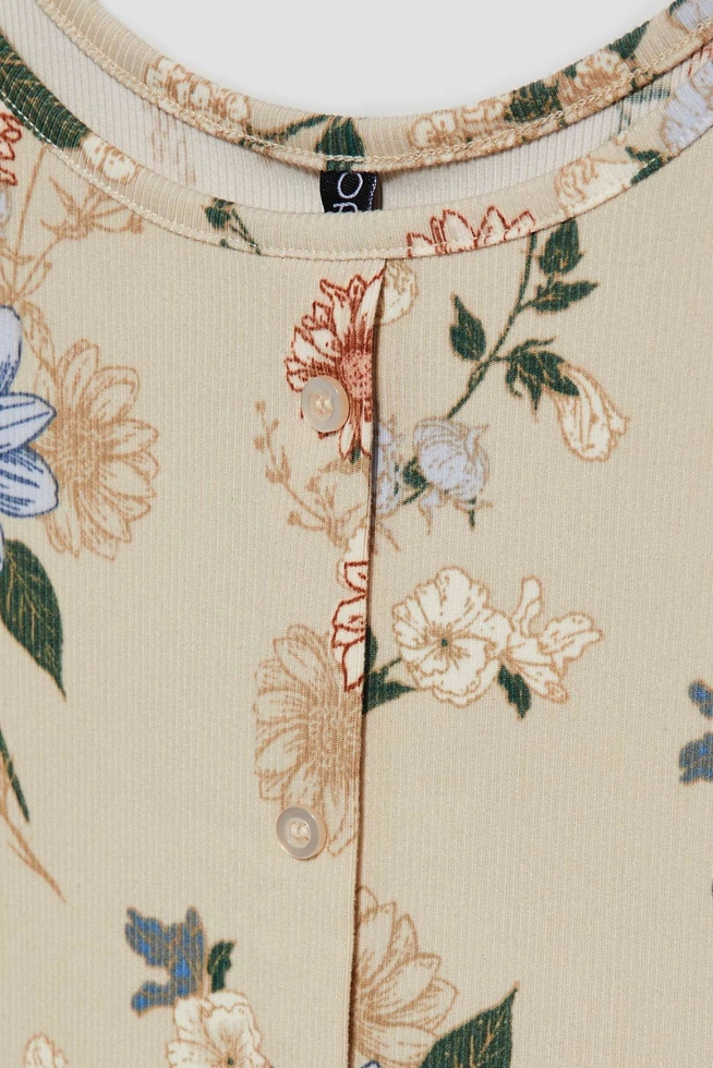 Top z kwiatowym printem