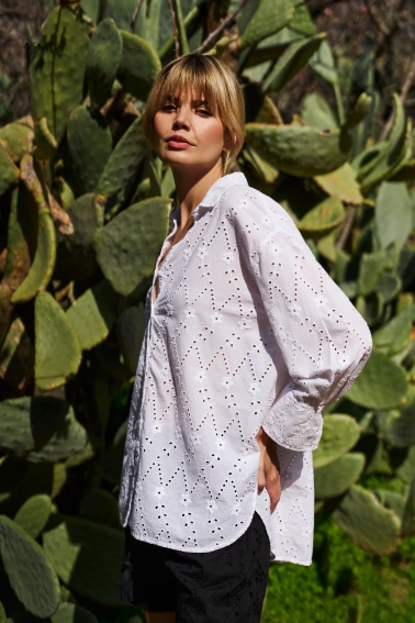 Ażurowa koszula biała