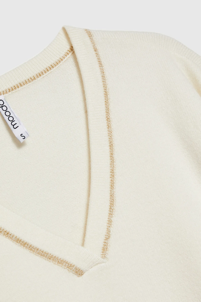 Sweter z dekoltem w serek i długimi rękawami kremowy