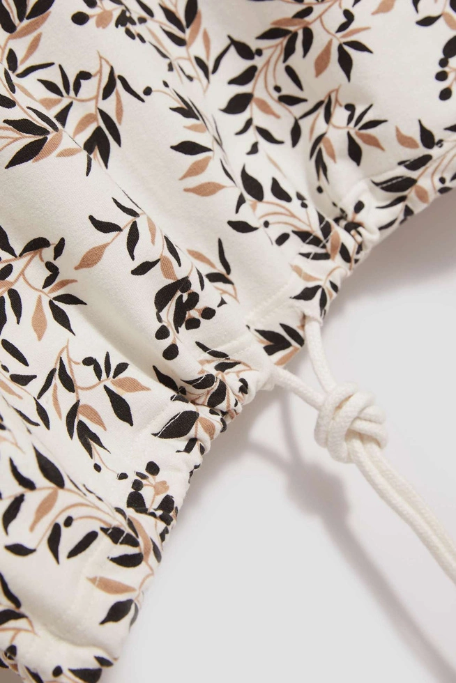 Bluza z wiązaniem w pasie i nadrukiem