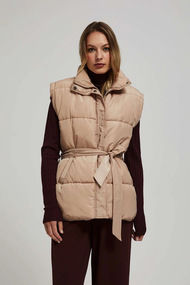 Pikowana kamizelka z paskiem